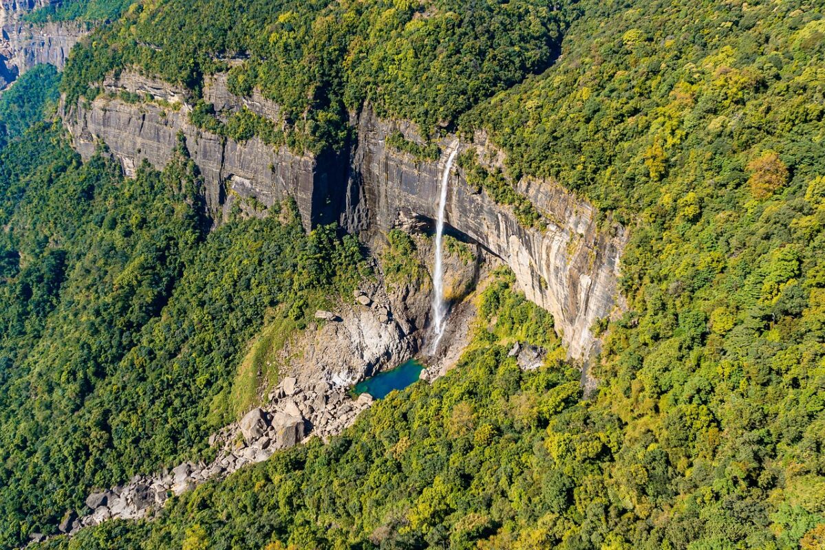 waterfall, nohkalikai, Meghalaya trip from mumbai
